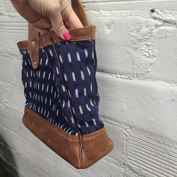 Kakaw Designs Navy & Brown Shoulder Tote - Picture 5 of 12